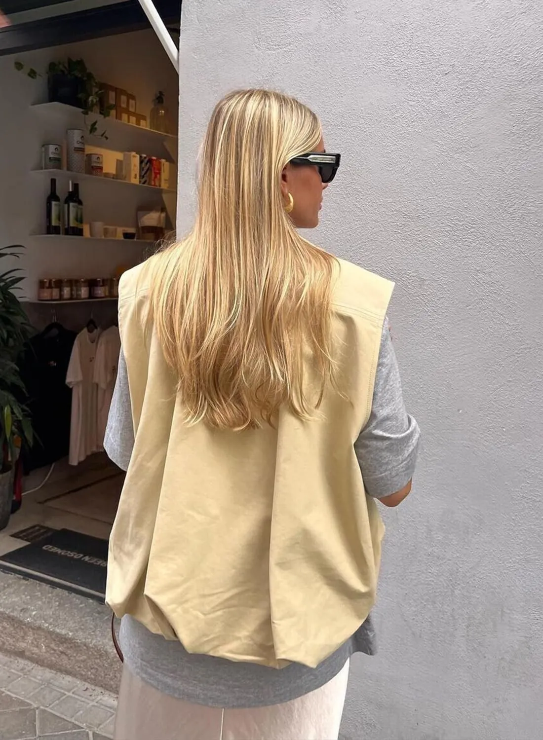 Women's Oversized Cargo Vest Casual Full Zip Up Ruched Hem Sleeveless Blazer Jackets Tops with Pockets