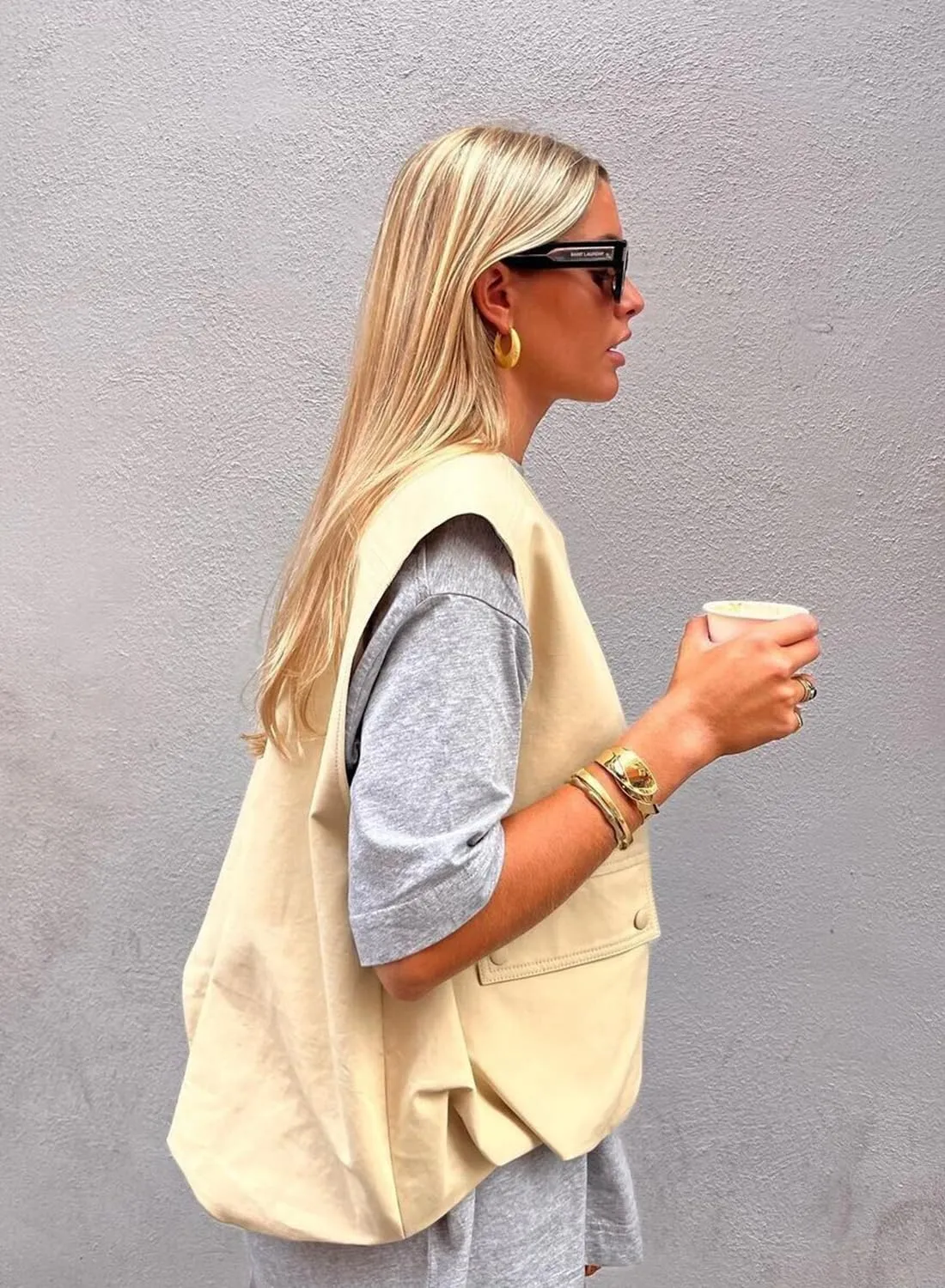Women's Oversized Cargo Vest Casual Full Zip Up Ruched Hem Sleeveless Blazer Jackets Tops with Pockets